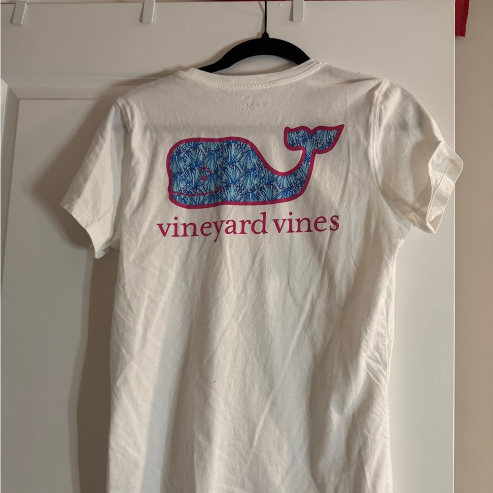 Vineyard Vines White Tee with Sea Shell Design